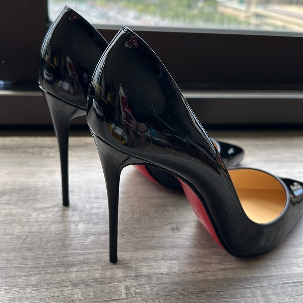 CHRISTIAN LOUBOUTIN Oh so Kate! Black patent leather w/signature red soles. NIB!
